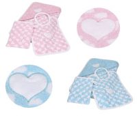 Betz 3 pièces Babyset COEURS 1 serviette de bain à capuche 85x85 cm 1 bavoir 1 gant de toilette pour bébé 100% coton